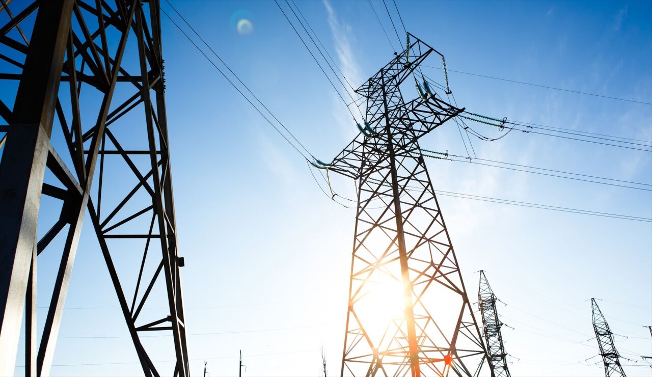 L&iacute;neas el&eacute;ctricas de alta tensi&oacute;n