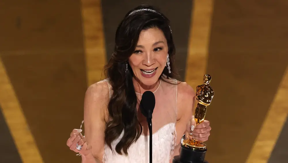 Michelle Yeoh hace historia al ganar el Oscar a Mejor Actriz por 'Todo a la vez en todas partes'