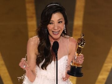 Michelle Yeoh hace historia al ganar el Oscar a Mejor Actriz por 'Todo a la vez en todas partes'