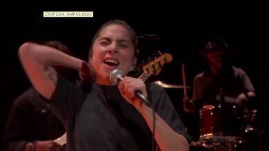 Lady Gaga sin maquillaje y con la cara lavada consigue acaparar todas las miradas en la ceremonia de los Oscar