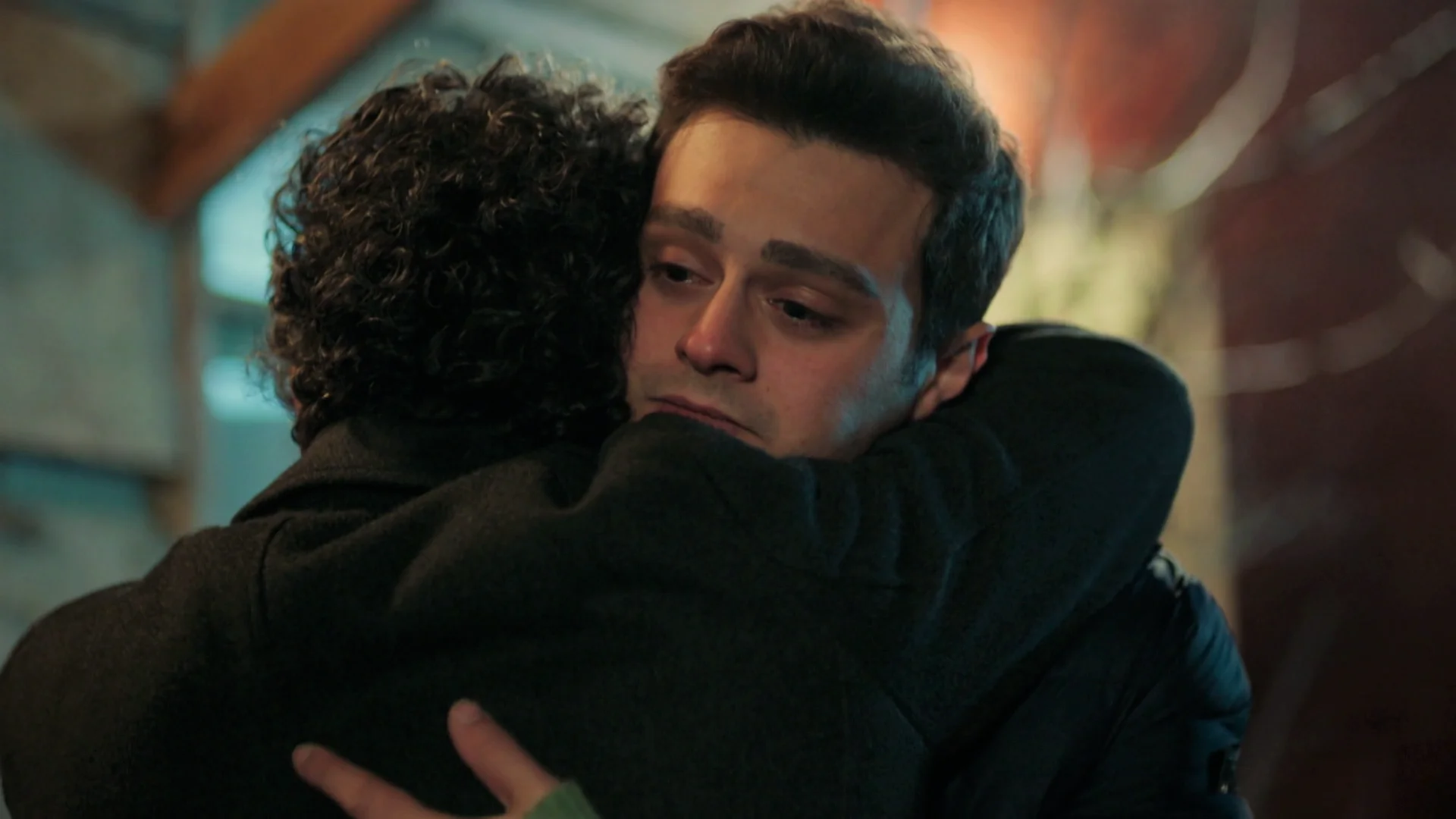 Orhan, emocionado al descubrir que Ömer ha pagado su deuda: "No voy a permitir que te hagan daño" Orhan, emocionado al descubrir que Ömer ha pagado su deuda: "No voy a permitir que te hagan daño"