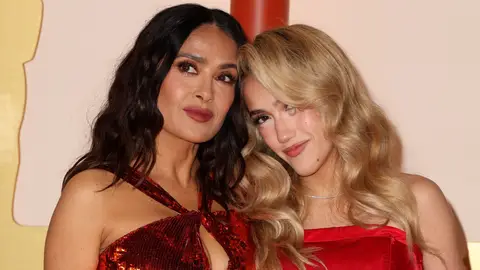 Salma Hayek y su hija en los Oscar Salma Hayek y su hija en los Oscar