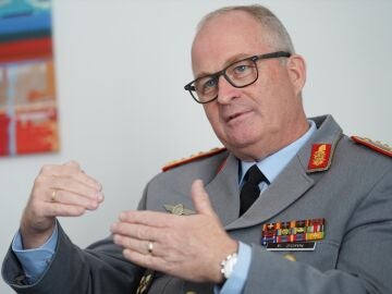 Eberhard Zorn durante una entrevista el Ministerio de Defensa alemán.