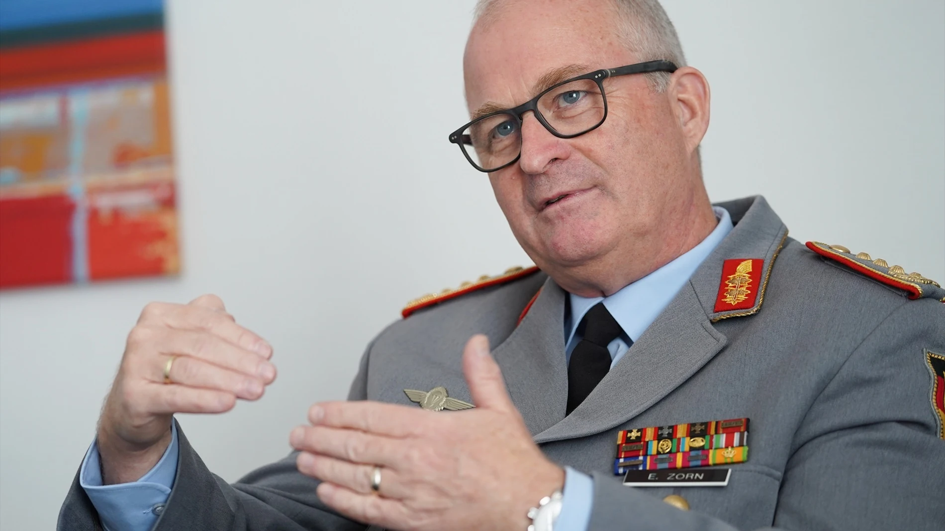 Eberhard Zorn durante una entrevista el Ministerio de Defensa alemán.