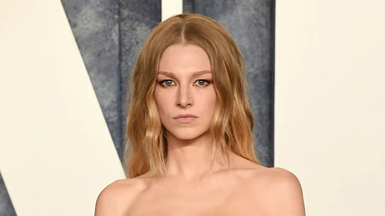 Hunter Schafer en la fiesta post-Oscar de Vanity Fair Hunter Schafer en la fiesta post-Oscar de Vanity Fair