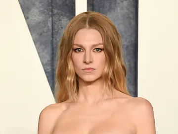 Hunter Schafer en la fiesta post-Oscar de Vanity Fair Hunter Schafer en la fiesta post-Oscar de Vanity Fair