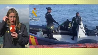 Así es el 'narcosubmarino' que los GEAS tratan de reflotar en la Ría de Arousa