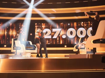 ¡Éxtasis de emoción! Carmen se alza con 27.000 euros gracias a la ayuda de Anabel Alonso
