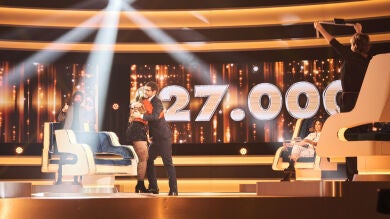 ¡Éxtasis de emoción! Carmen se alza con 27.000 euros gracias a la ayuda de Anabel Alonso