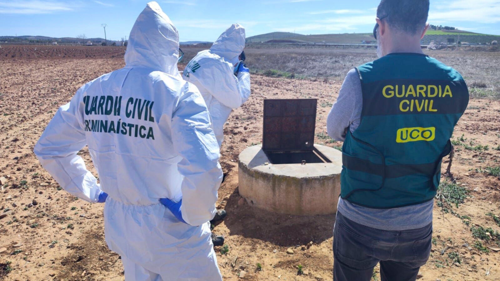 El momento en el que encuentran el cadáver frente al principal sospechoso del crimen de Valdepeñas