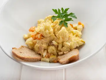 ¡Baja en calorías! Ensaladilla de coliflor y bonito, de Karlos Arguiñano ¡Baja en calorías! Ensaladilla de coliflor y bonito, de Karlos Arguiñano