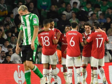 Los jugadores del Manchester United celebran el gol de Marcus Rashford en el Villamarín