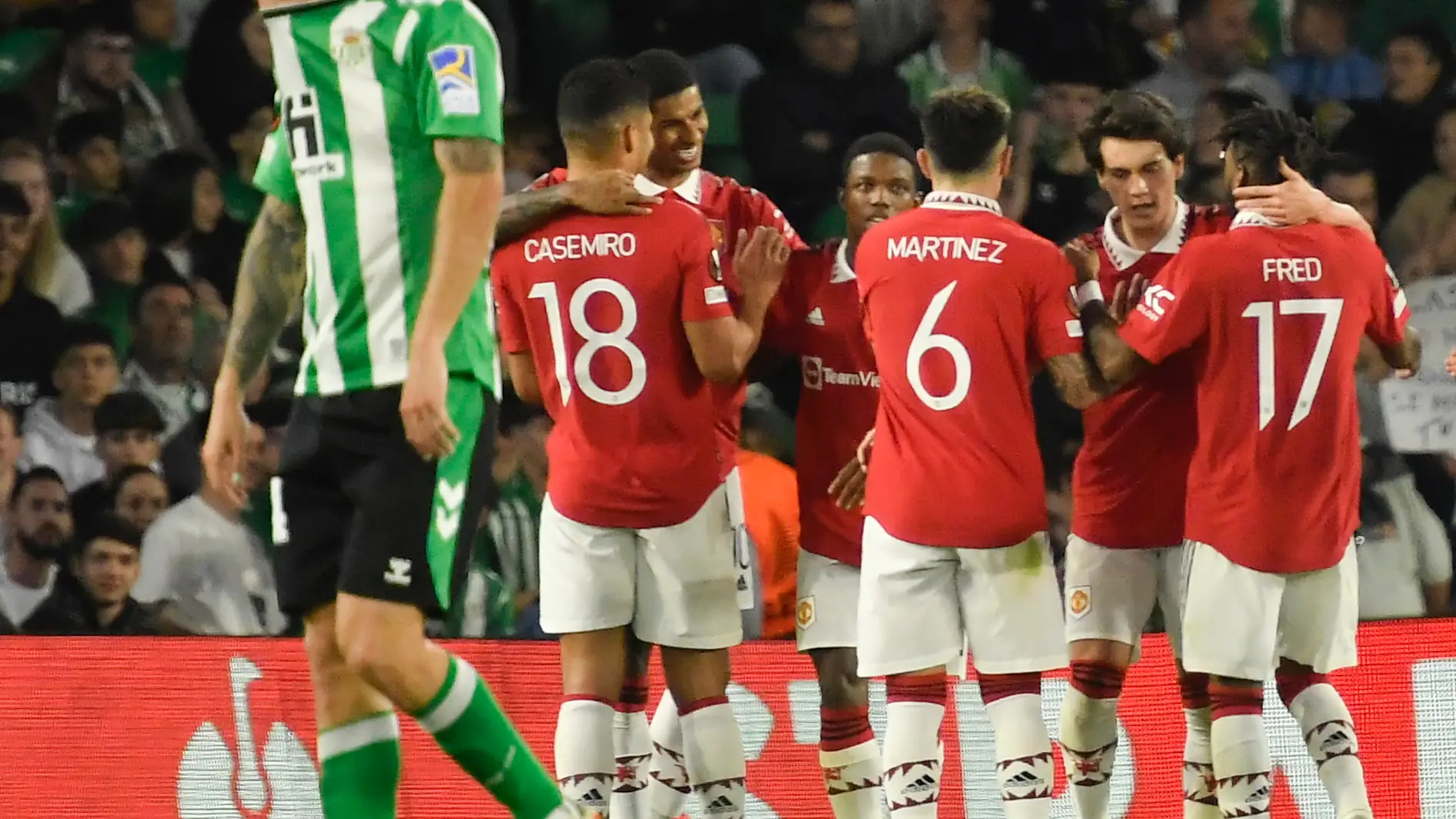 Los jugadores del Manchester United celebran el gol de Marcus Rashford en el Villamarín Los jugadores del Manchester United celebran el gol de Marcus Rashford en el Villamarín