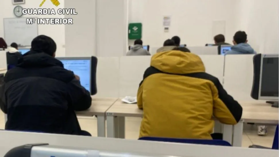 Detenido por suplantar la identidad de otro en un examen de conducir