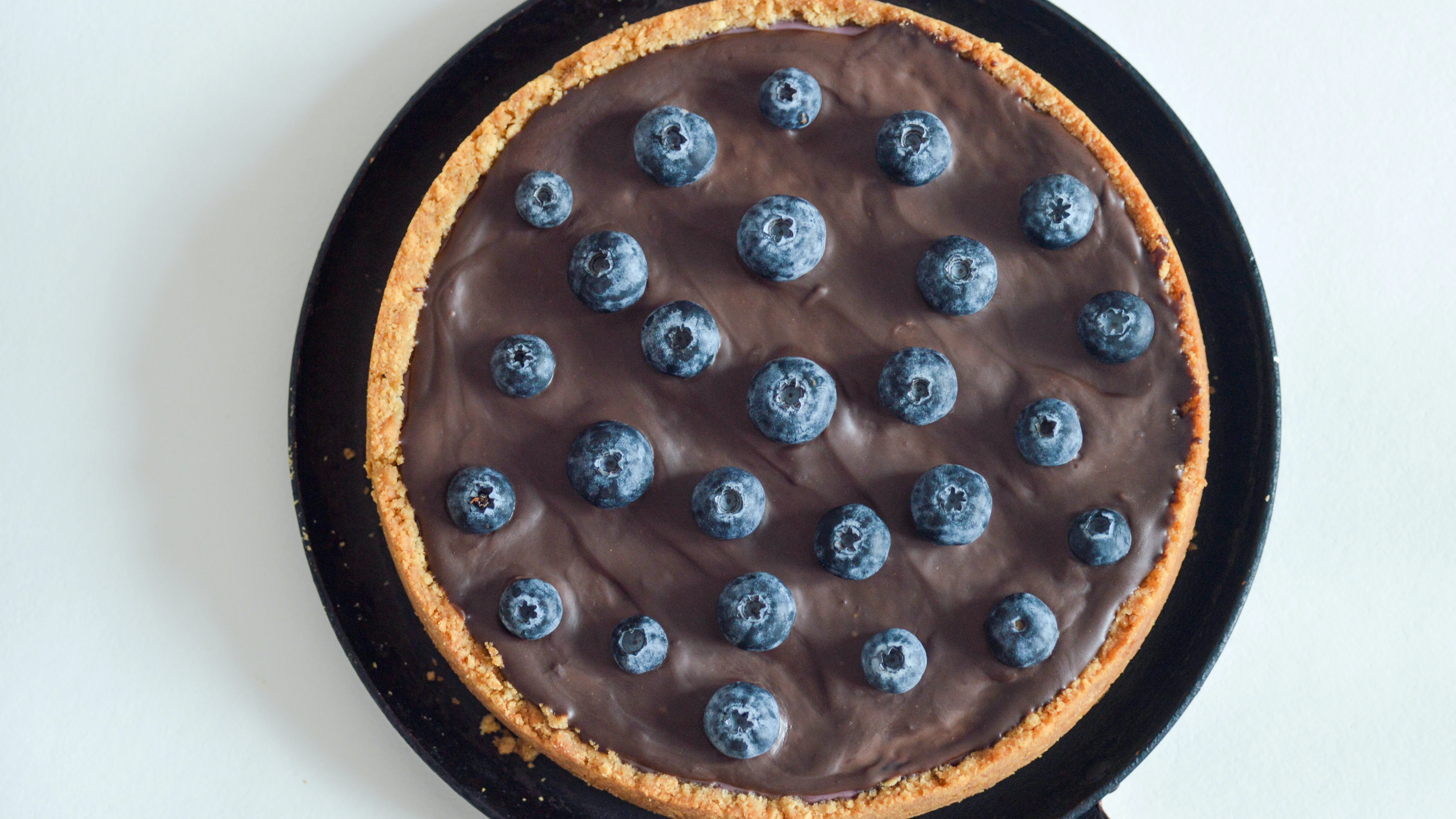 Tartaleta de chocolate y ar&aacute;ndanos