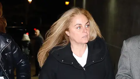 Carmen Morales llegando al tanatorio para darle el último adiós a Laura Valenzuela Carmen Morales llegando al tanatorio para darle el último adiós a Laura Valenzuela