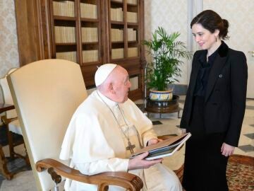 Isabel Díaz Ayuso junto al Papa Francisco