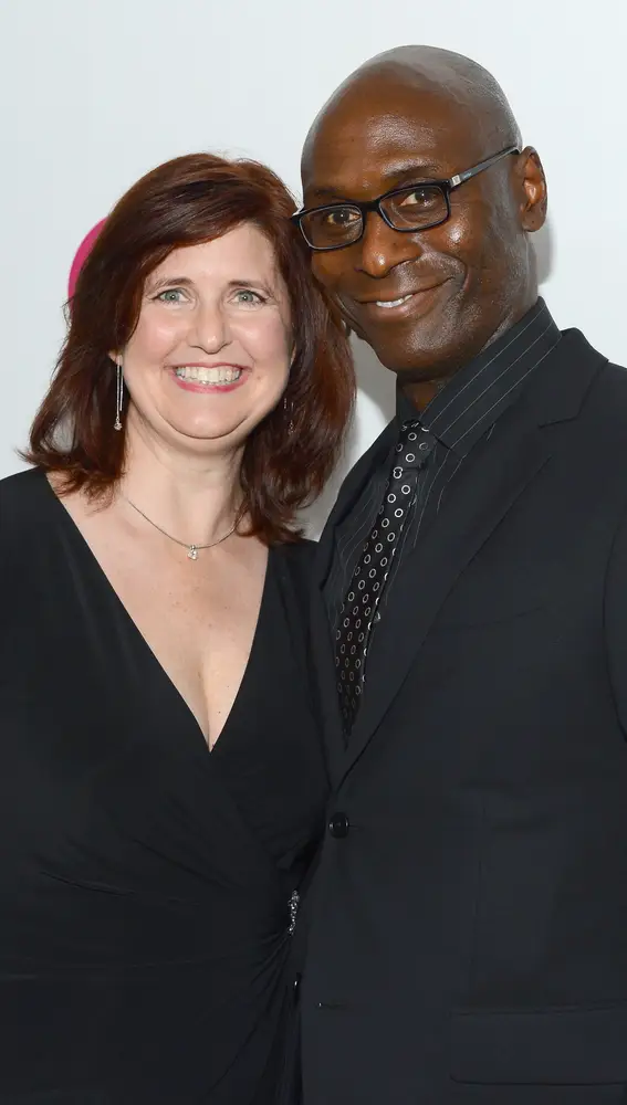 Stephanie y Lance Reddick