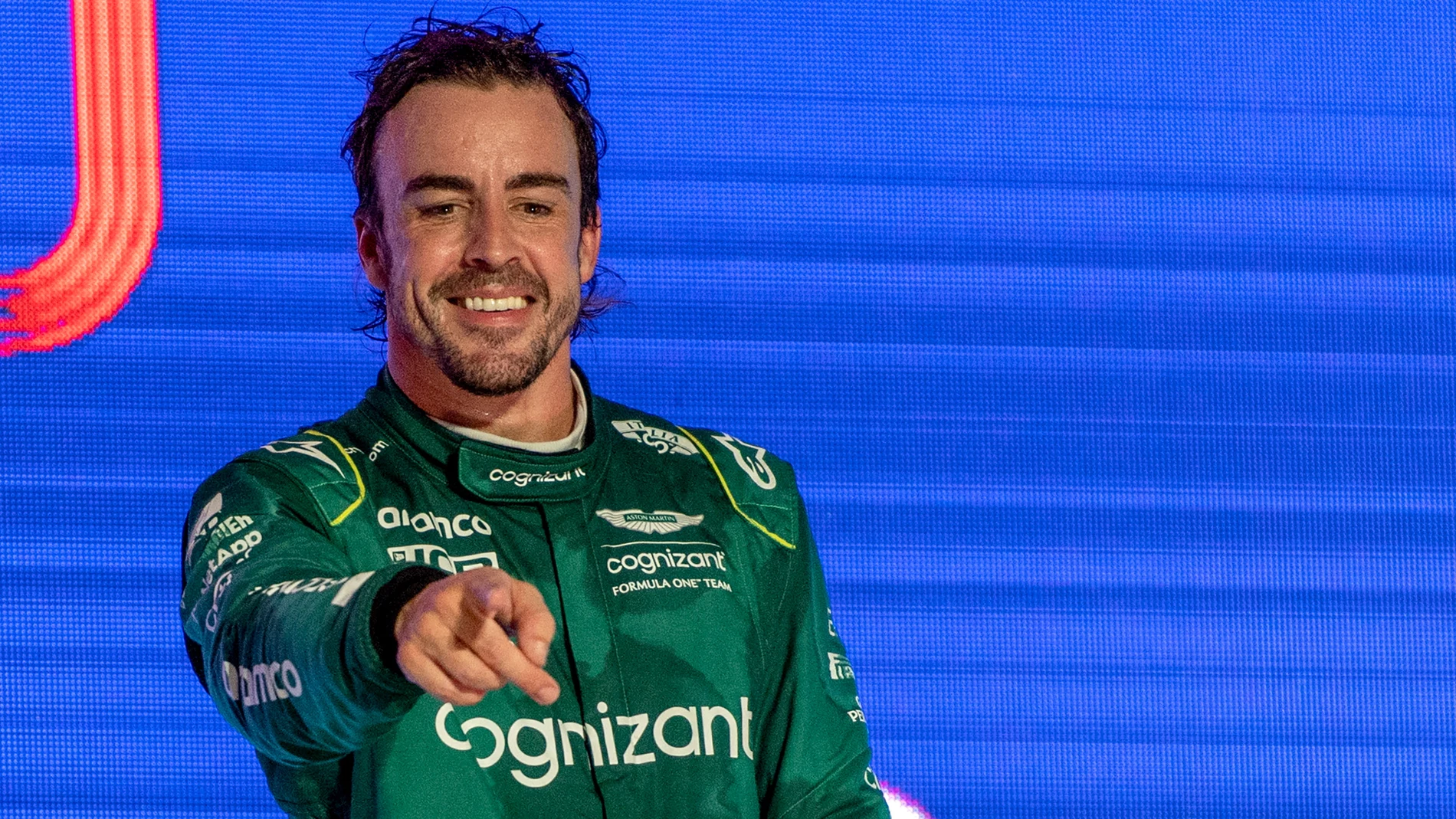 Fernando Alonso celebra el podio en el GP de Arabia Saudí
