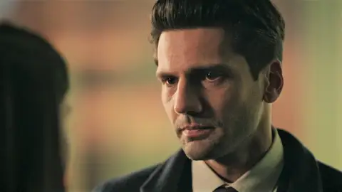 Ilgaz tiene claro que quiere seguir al lado de Ceylin, pero le pide que deje a un lado las mentiras: “Te necesito” Ilgaz tiene claro que quiere seguir al lado de Ceylin, pero le pide que deje a un lado las mentiras: “Te necesito”