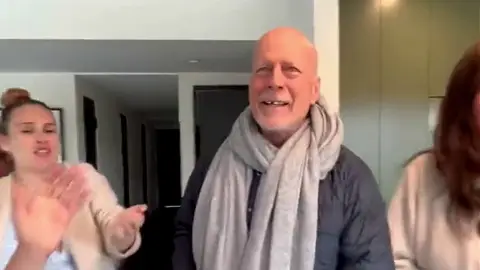 Bruce Willis en su cumpleaños Bruce Willis en su cumpleaños