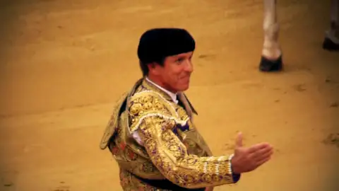 Manuel Díaz vive un nuevo momento histórico: ¡Torea con su padre en el público y sale a hombros! Manuel Díaz vive un nuevo momento histórico: ¡Torea con su padre en el público y sale a hombros!