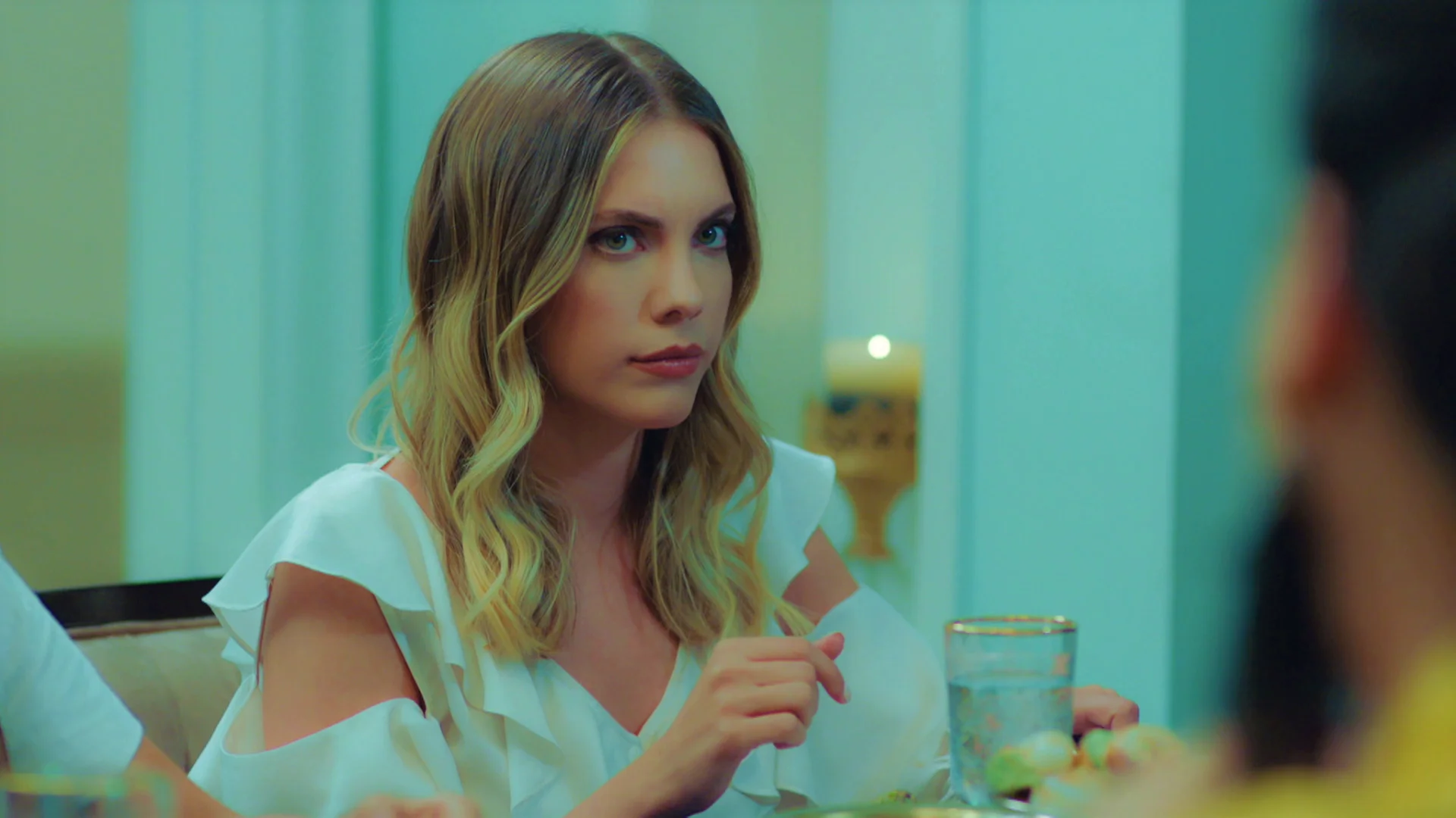 ¡Máxima tensión en la mesa!: Ender prepara una cena para hacer quedar mal a Yildiz ¡Máxima tensión en la mesa!: Ender prepara una cena para hacer quedar mal a Yildiz