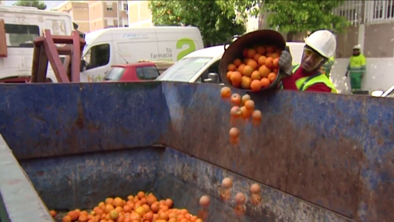 Los futuros autobuses de Sevilla usarán zumo de naranja amarga como combustible