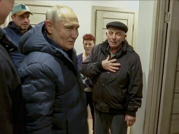 Putin durante una visita a Mariúpol
