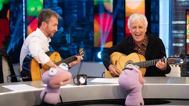 &iexcl;Qu&eacute; arte! Kiko Veneno y Pablo Motos, el d&uacute;o perfecto al ritmo de &lsquo;Joselito&rsquo; en &lsquo;El Hormiguero&rsquo;