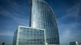 Hotel W de Barcelona, en la playa de la Barceloneta. Hotel W de Barcelona, en la playa de la Barceloneta.