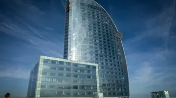 Hotel W de Barcelona, en la playa de la Barceloneta. Hotel W de Barcelona, en la playa de la Barceloneta.