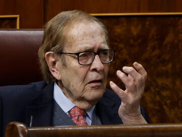 Ramón Tamames durante el debate de la moción de censura