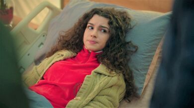En el último capítulo de ‘Hermanos’: El delicado estado de salud de Asiye provoca que Ömer se meta… ¡En un nuevo y peligroso trabajo!