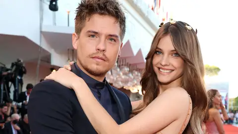 Dylan Sprouse y Barbara Palvin en el Festival de Venecia Dylan Sprouse y Barbara Palvin en el Festival de Venecia