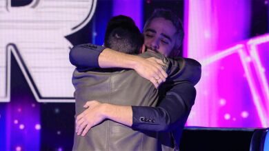 Javier explota de emoción al ver a Roberto Leal en ‘El círculo de los famosos’: “Tengo ganas de llorar”