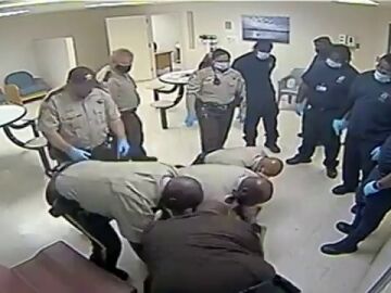 Siete agentes de Policía de EEUU, acusados de la muerte de un joven negro con problemas mentales
