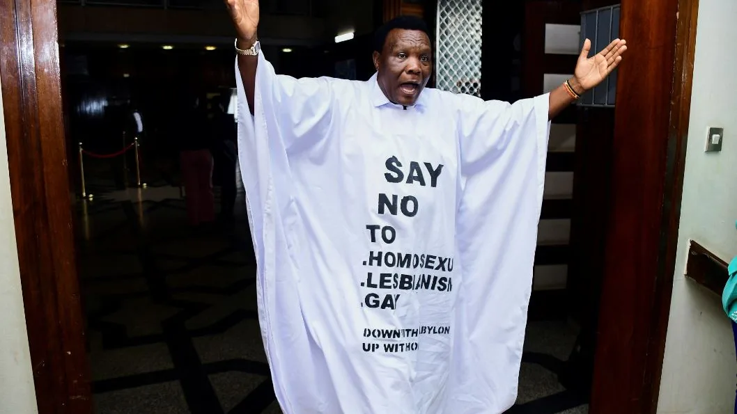 Persona de Uganda protestando en contra de los matrimonios homosexuales Persona de Uganda protestando en contra de los matrimonios homosexuales