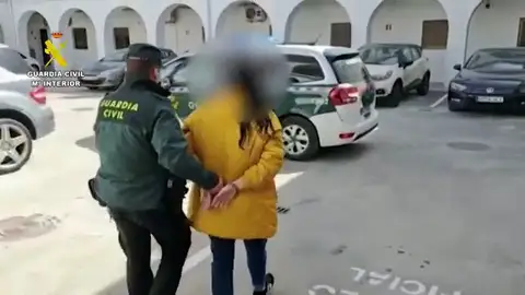 En uno de los robos, los ladrones rompieron las orejas de una virgen para robar los pendientes En uno de los robos, los ladrones rompieron las orejas de una virgen para robar los pendientes