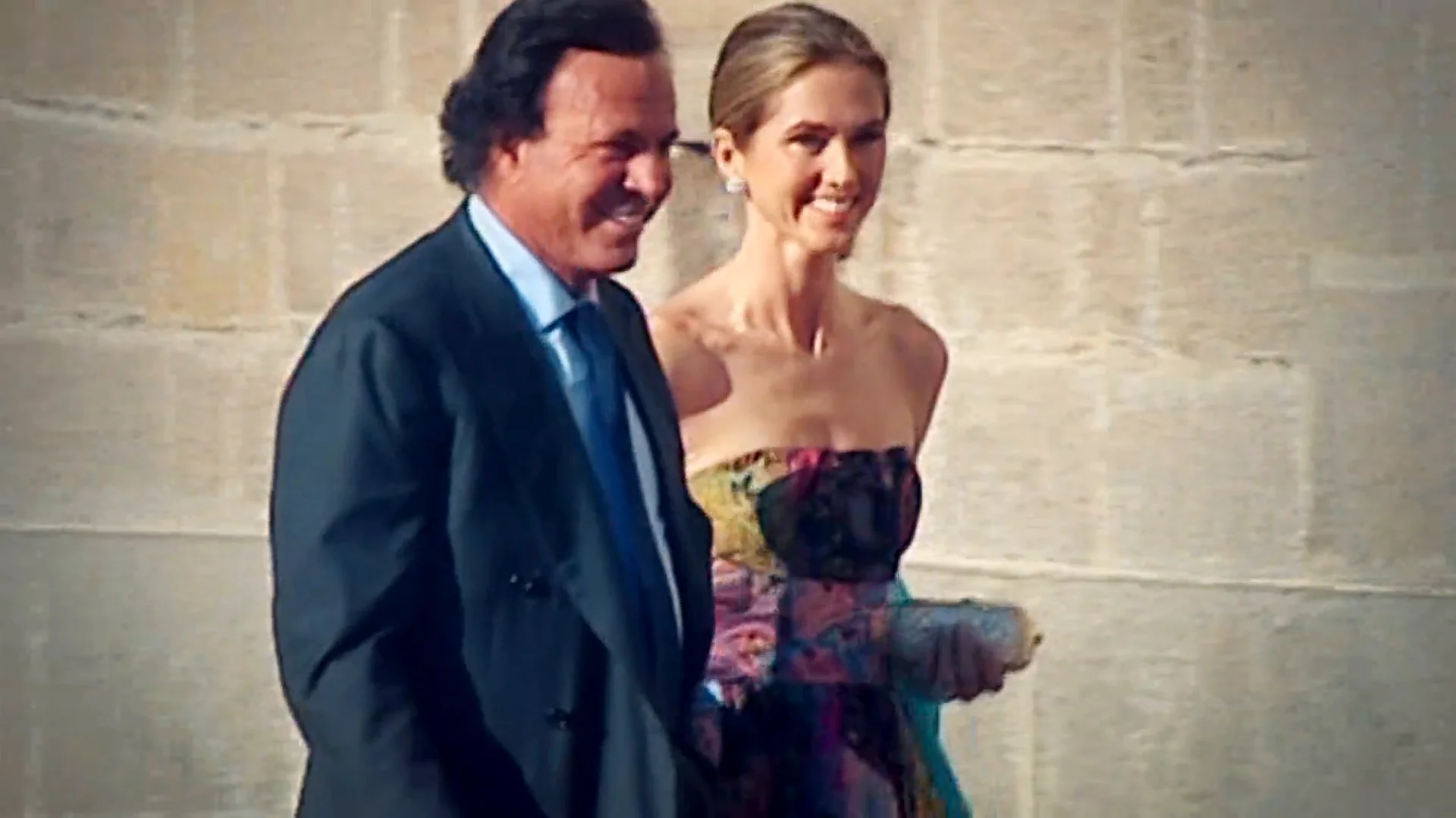 Julio Iglesias sorprende al anunciar que est&aacute; escribiendo sus memorias: &ldquo;Voy llen&aacute;ndome de nostalgias"