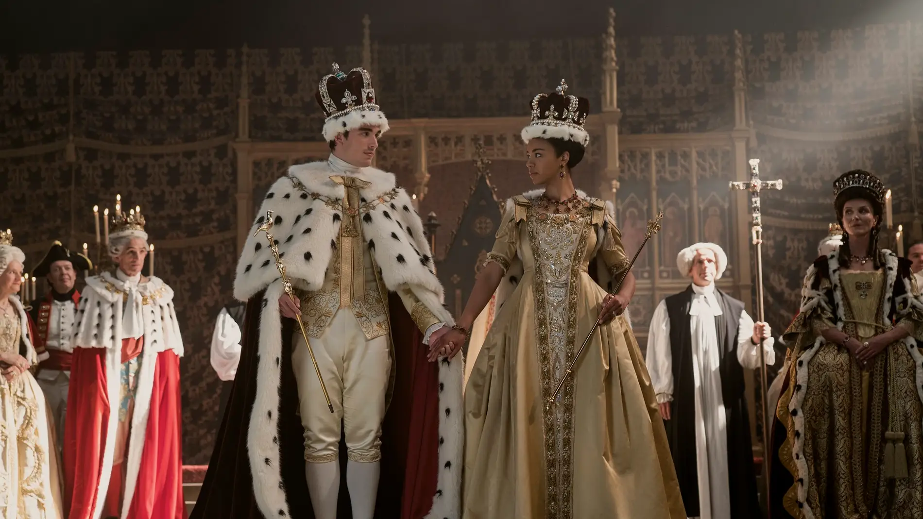 India Amarteifio y Corey Mylchreest en 'La reina Carlota: Una historia de Bridgerton'