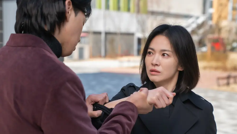 a actriz Song Hye-kyo en la serie coreana 'La Gloria' en Netflix
