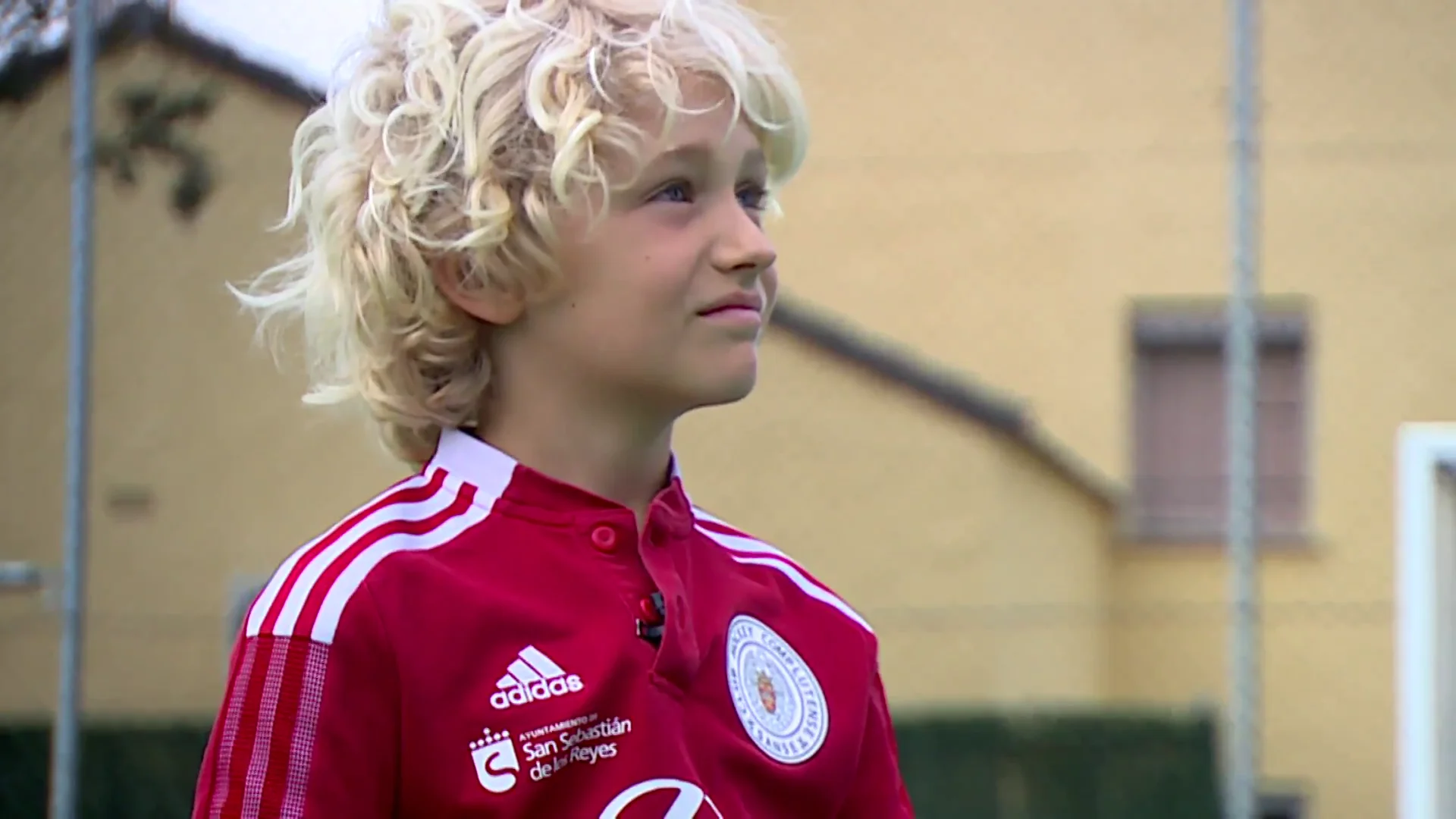 Lucas, el ni&ntilde;o que regal&oacute; su medalla al futbolista Kennedy Musonda