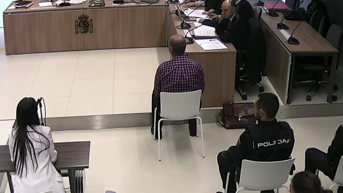 La psicóloga del crimen de Laredo llora en el juicio La psicóloga del crimen de Laredo llora en el juicio
