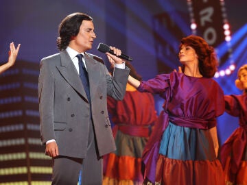 El esp&iacute;ritu de Julio Iglesias posee a Josie