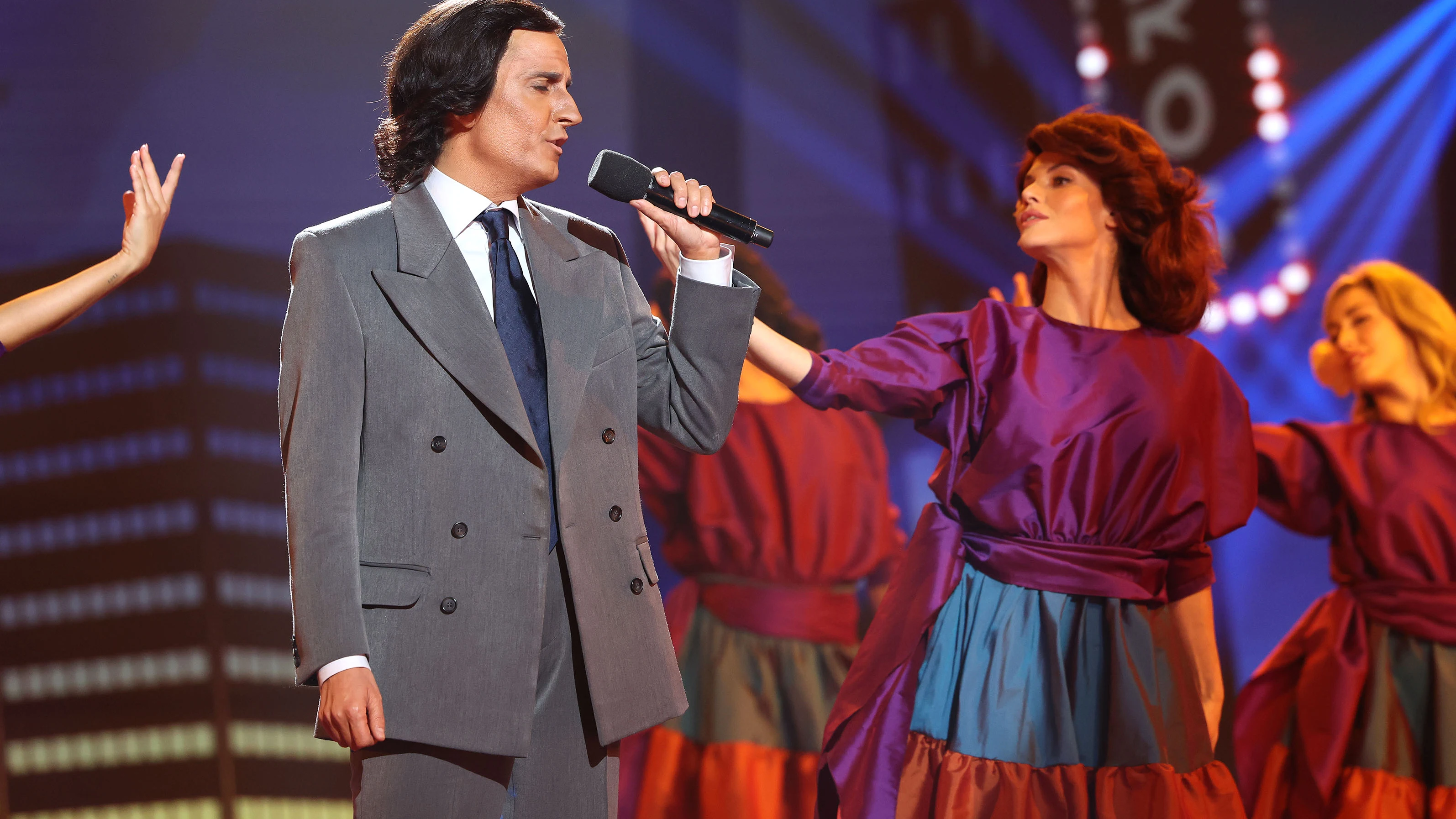 El esp&iacute;ritu de Julio Iglesias posee a Josie