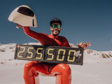 Simon Billy, tras batir el récord mundial de esquí de velocidad