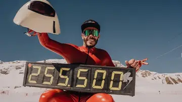 Simon Billy, tras batir el récord mundial de esquí de velocidad