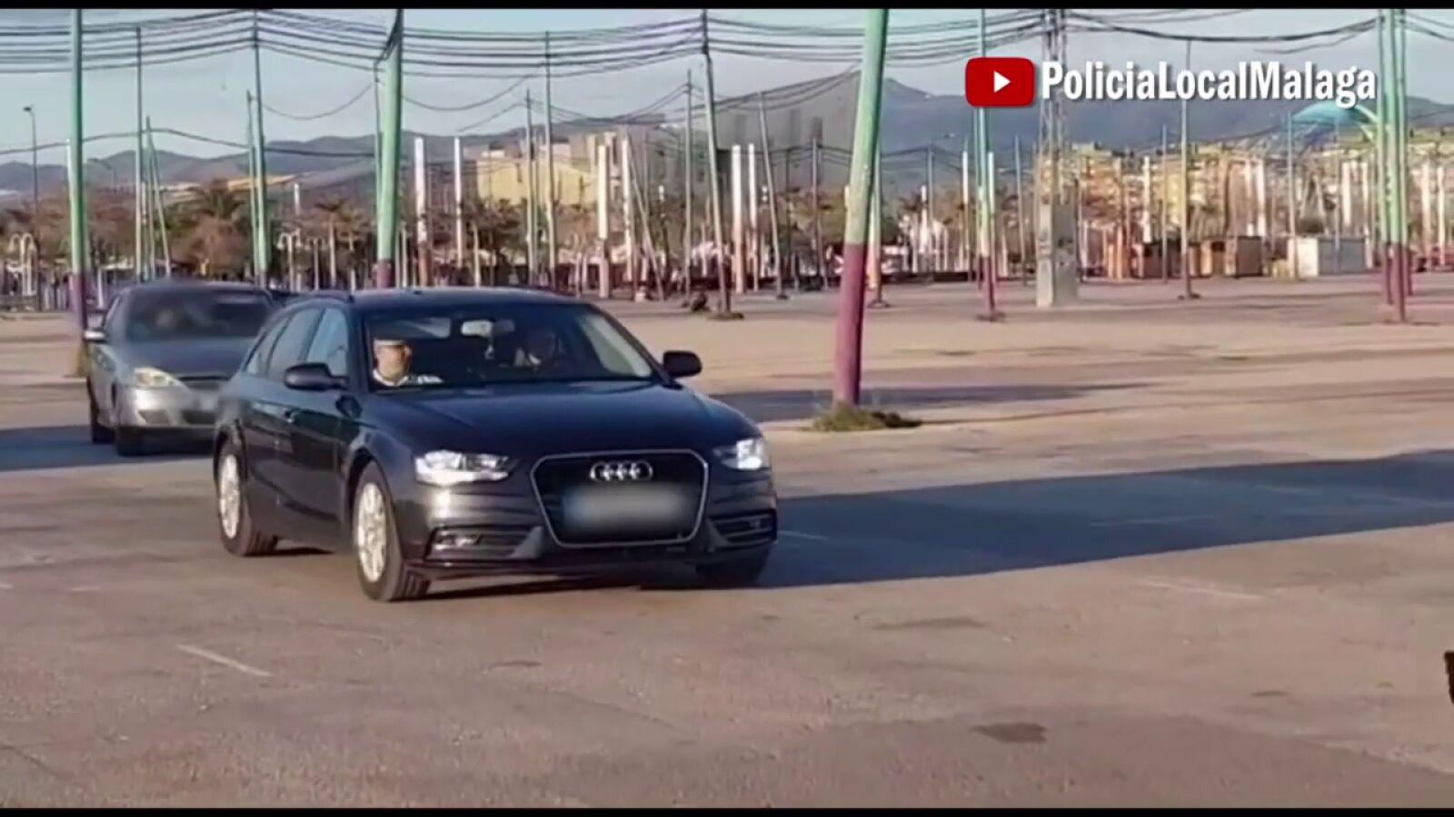 Investigan a un padre que dejó a su hijo de 8 años al volante mientras él estaba de copiloto