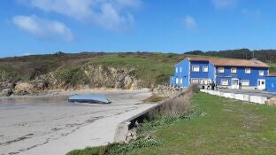Planeadora varada en la playa de Nemi&ntilde;a, en Mux&iacute;a (A Coru&ntilde;a)